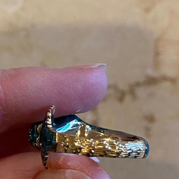 GUCCI Feline 18K Gold Green Enamel Diamond Ring - Picture 6 of 7